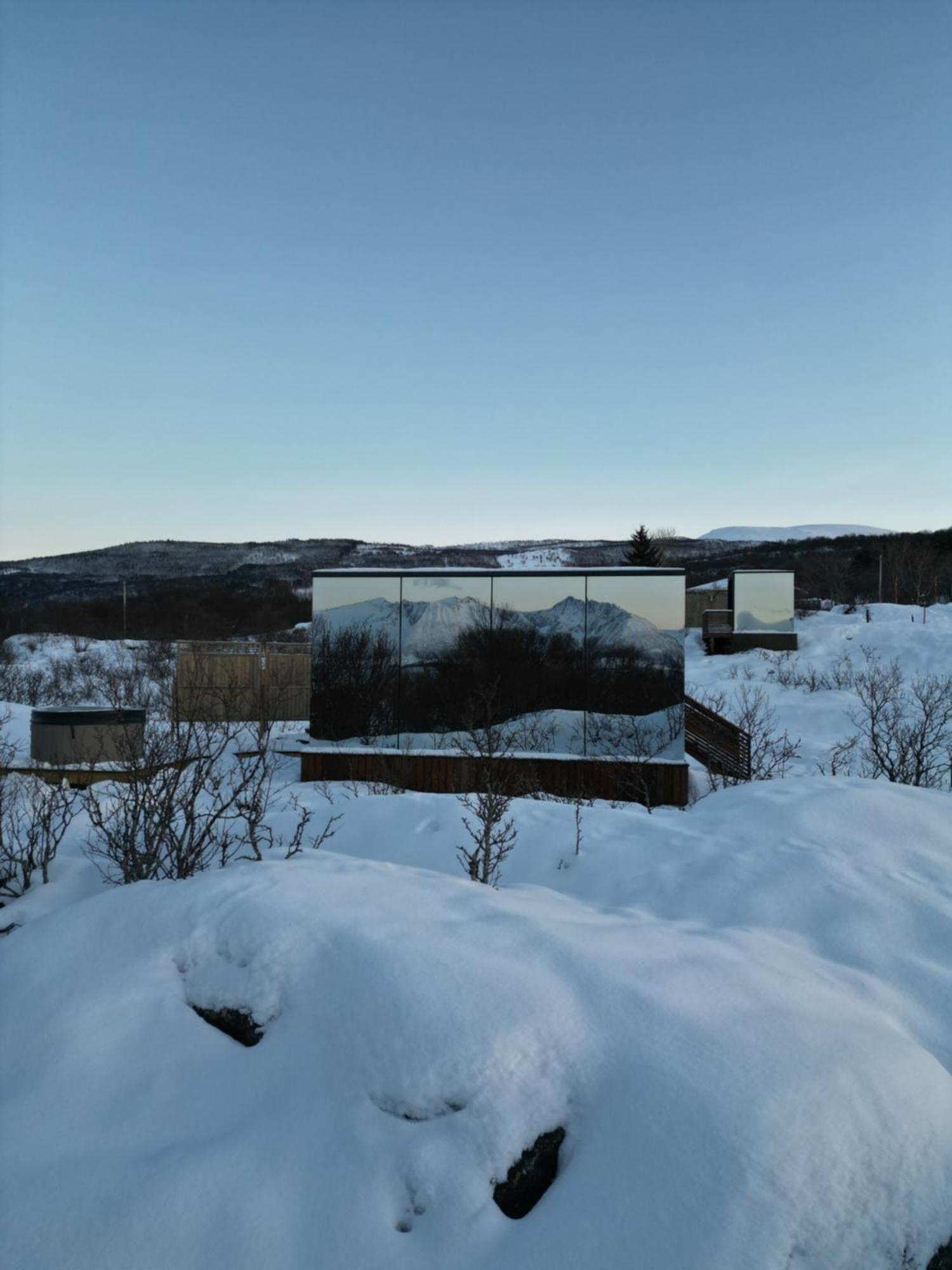Wonderinn Arctic Utstrand Bagian luar foto