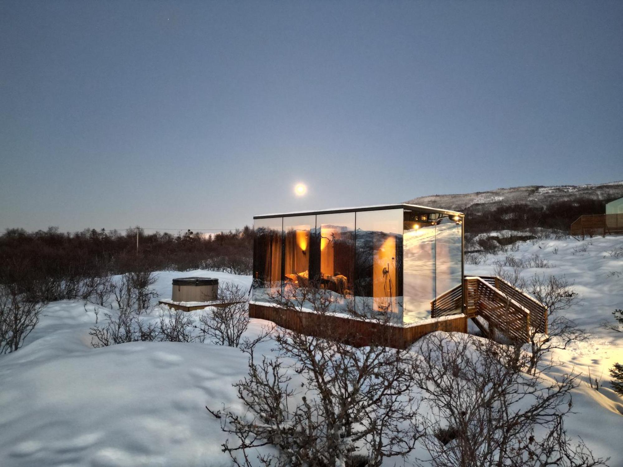 Wonderinn Arctic Utstrand Bagian luar foto