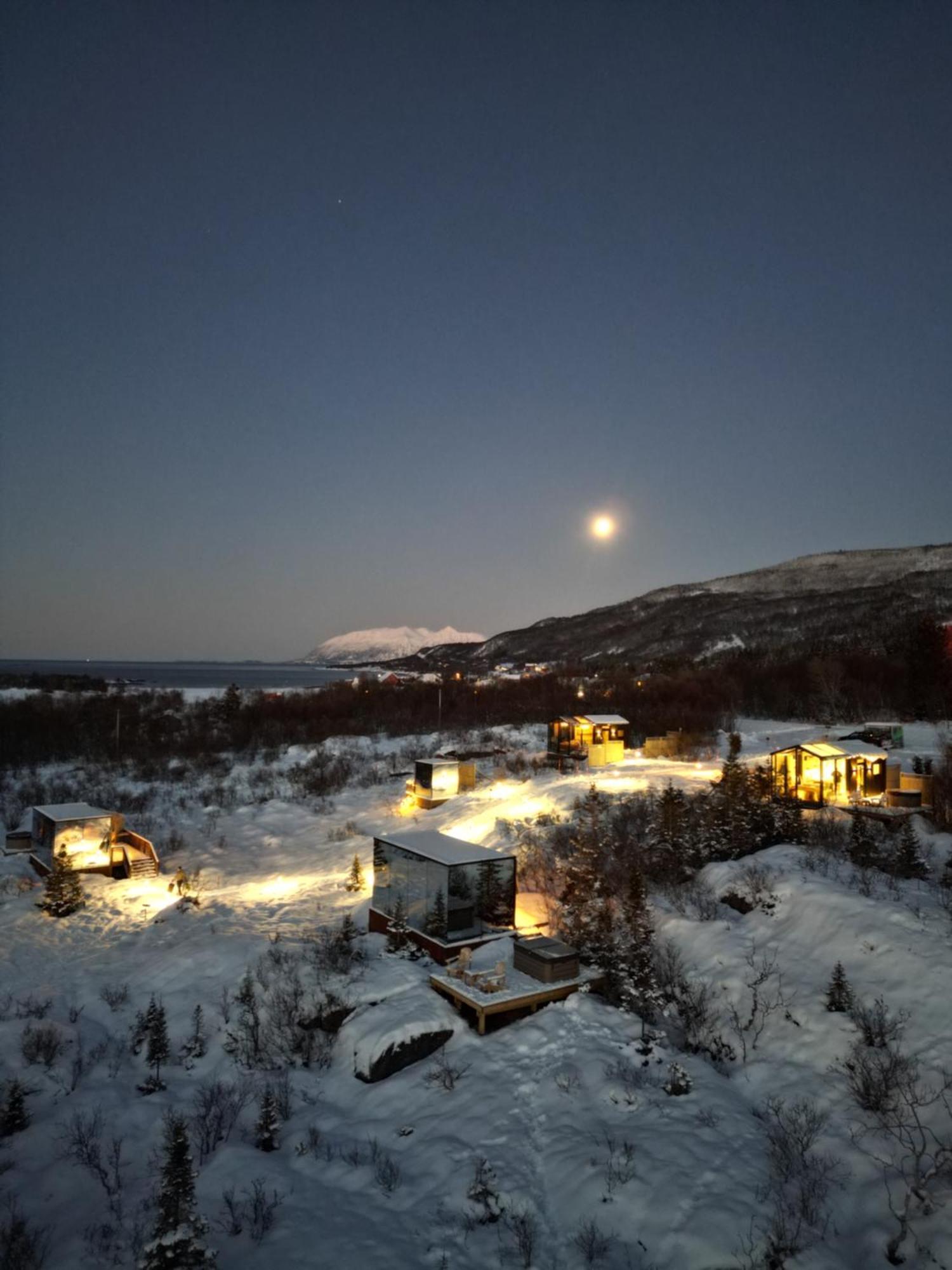 Wonderinn Arctic Utstrand Bagian luar foto